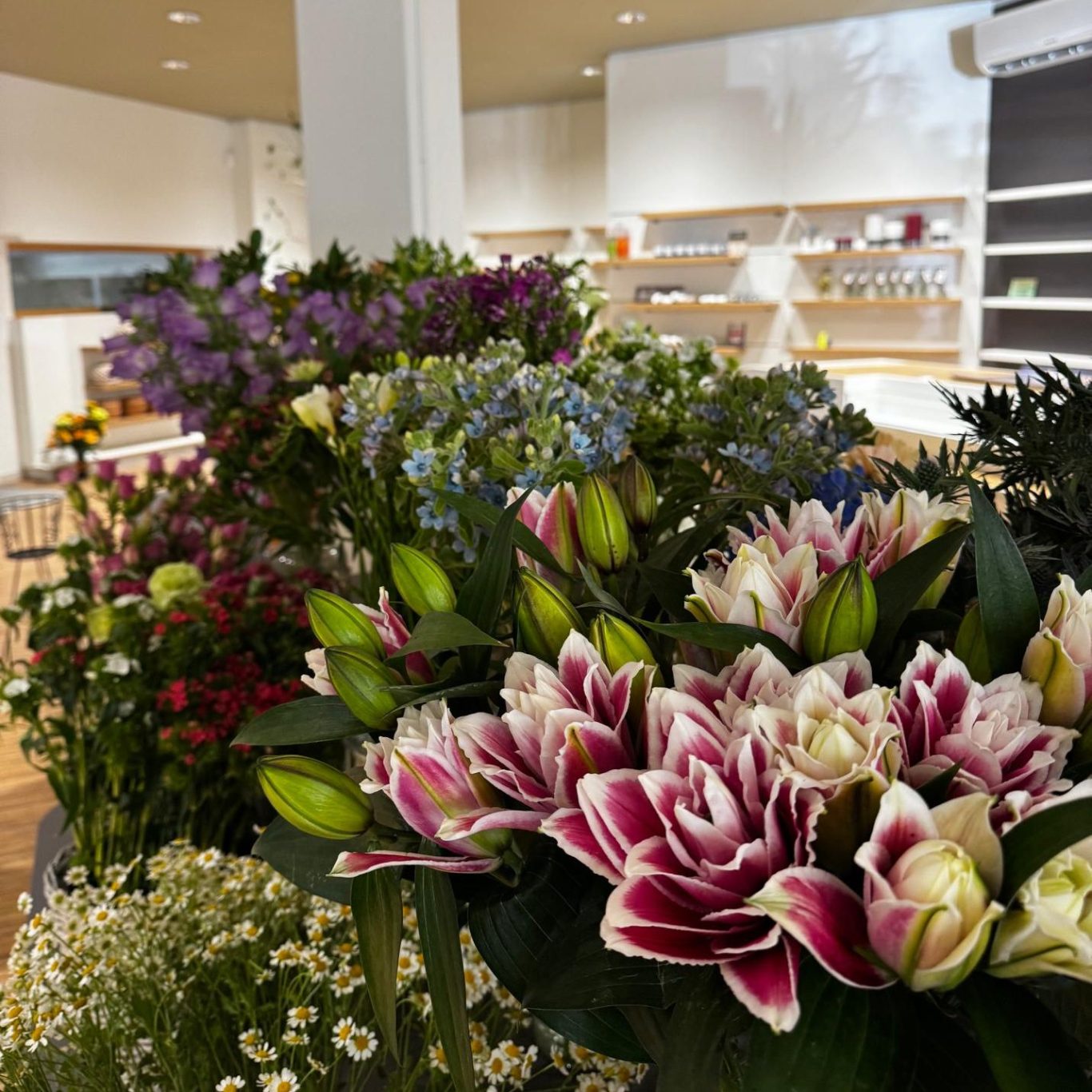 Frische Schnittblumen im Blumenatelier von Magnolia Flower Boutique in Hamburg-Sülldorf